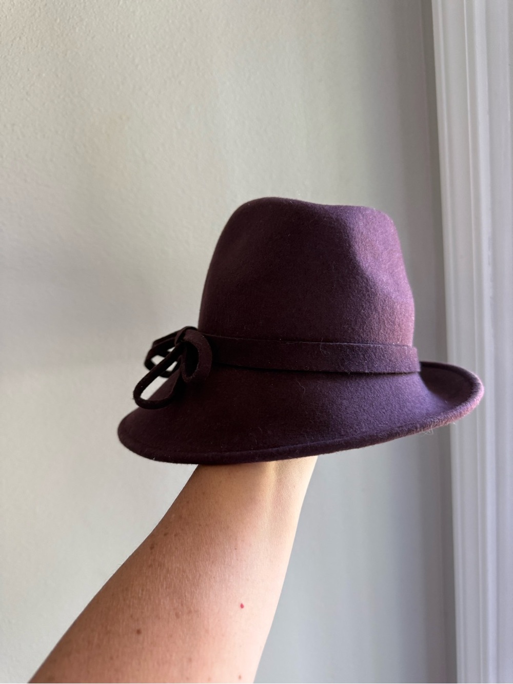 Wool Cloche Hat Bow Accent Wide Brim Vintage One Size Purple Plum Academia MCM - Picture 9 of 12
